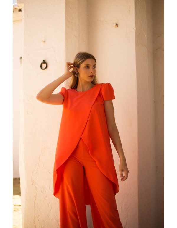 Conjunto de dos piezas con blusón cruzado y pantalón de pata ancha