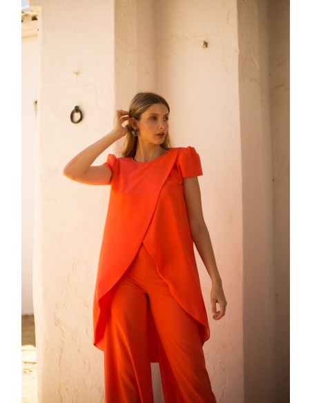 Conjunto de dos piezas con blusón cruzado y pantalón de pata ancha