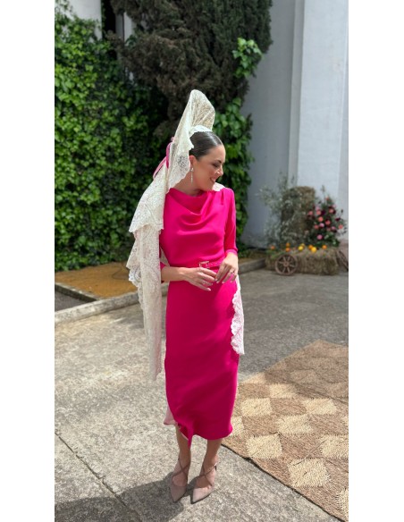 Vestido de fiesta midi con manga francesa y hombreras