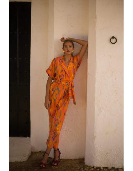 Combinaison de soirée imprimée avec manches raglan et encolure smoking