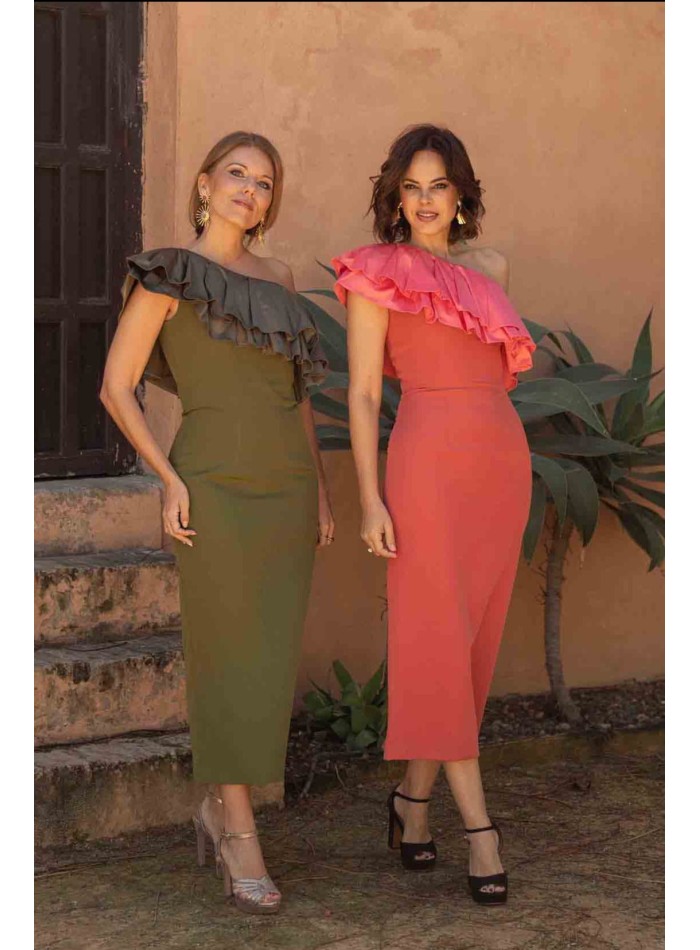 Robe de soirée midi avec maxi volants en satin