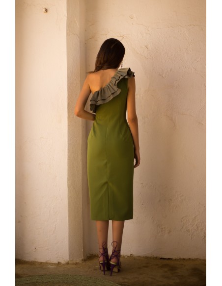 Robe de soirée midi avec encolure asymétrique et maxi volants