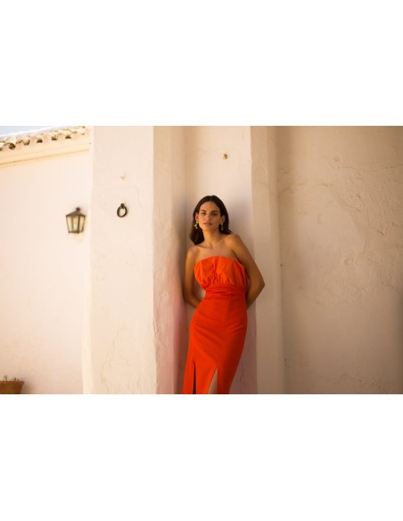 Vestido midi de fiesta naranja con volante tafetán arrugado