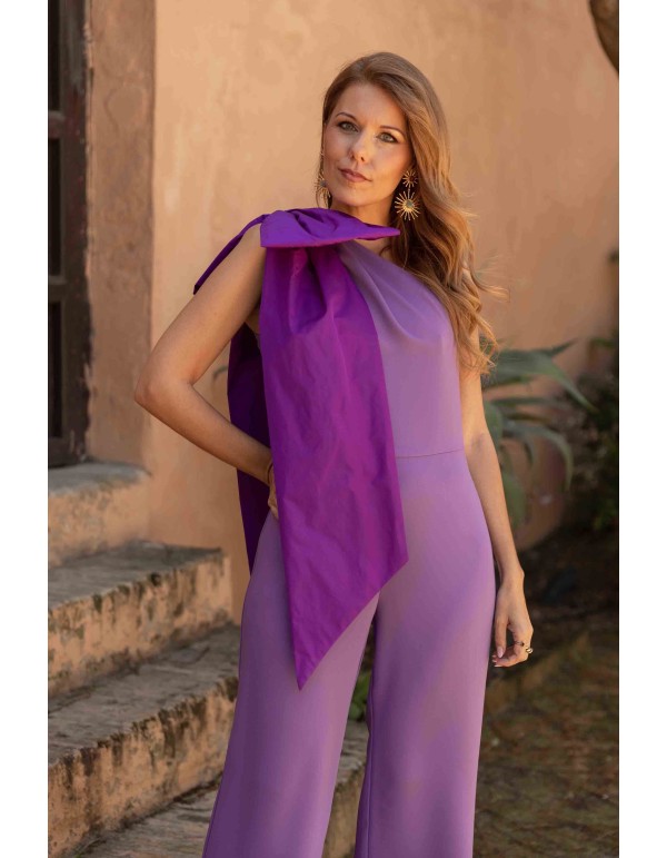 Combinaison de fête longue violette avec maxi laçage sur...