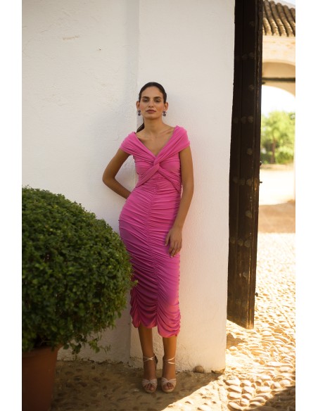 Vestido midi drapeado con escote bandeau cruzado