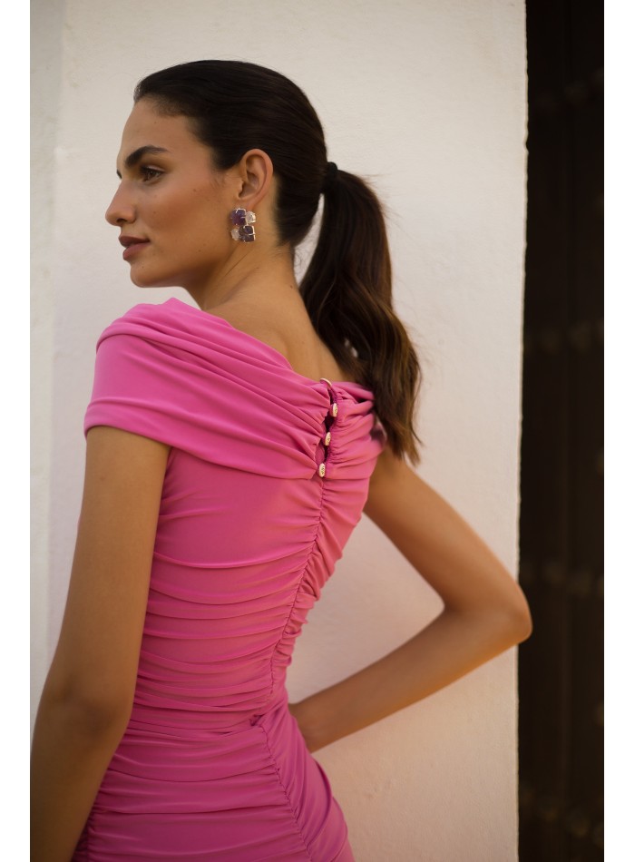Vestido midi drapeado con escote bandeau cruzado