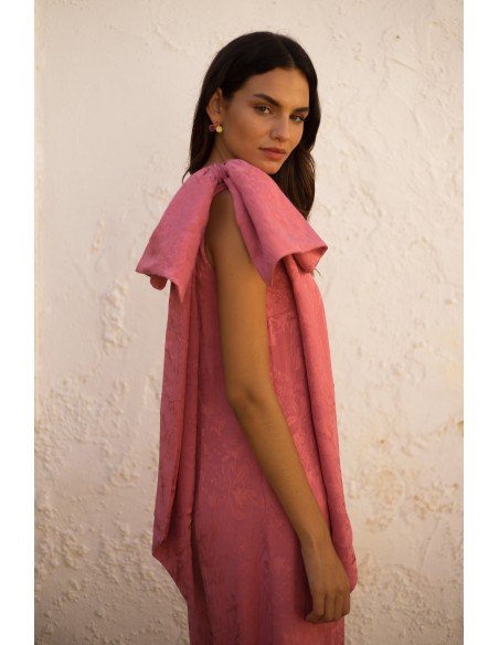 Long dress with ruffle and maxi bow on the shoulder