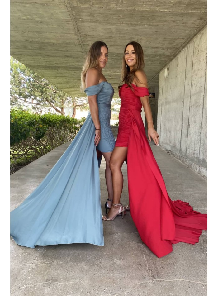 Vestido de fiesta con capa y escote bardot con...