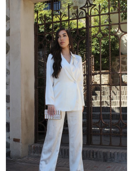 Traje de chaqueta satinado con pantalón largo recto