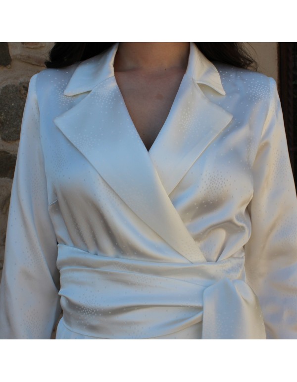 Traje de chaqueta satinado con pantalón largo recto 2