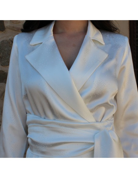 Traje de chaqueta satinado con pantalón largo recto