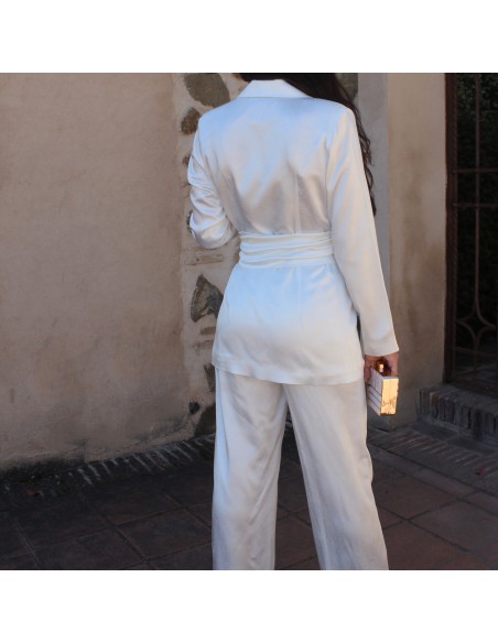 Traje de chaqueta satinado con pantalón largo recto