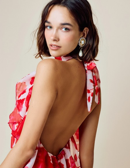 Vestido de fiesta largo vaporoso estampado con cuello halter y espalda descubierta para invitada