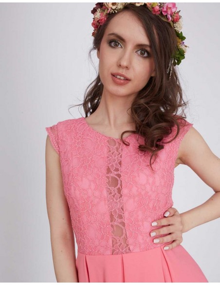 Vestido de fiesta corto de color rosa con cuerpo de encaje y detalle transparente de Lauren Lynn London para INVITADISMA
