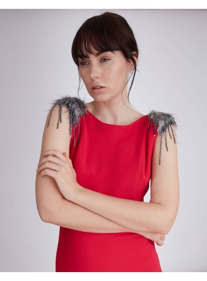 Vestido de fiesta con hombreras joya realizado en crepe lauren Lynn London INVITADISIMA