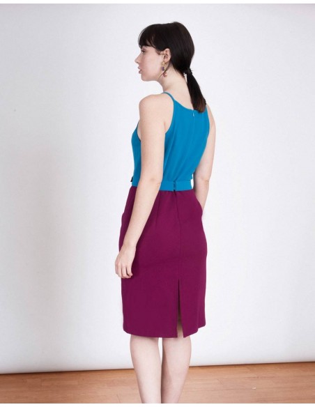 Vestido de cóctel lápiz azul y morado con cinturón de flores de Lauren Lynn London