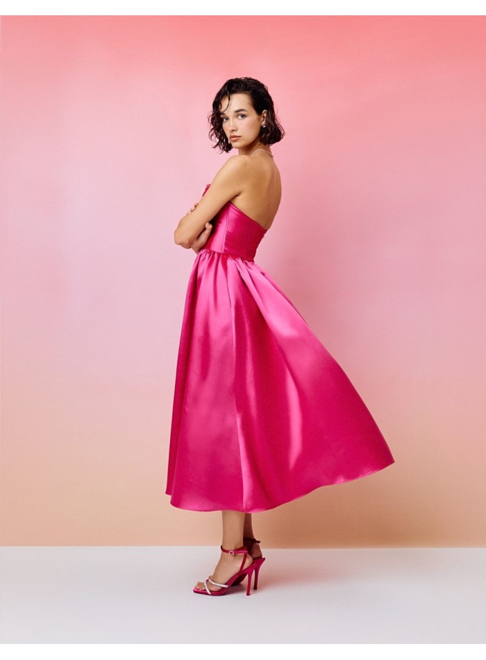 Robe de soirée midi avec encolure bandeau et...