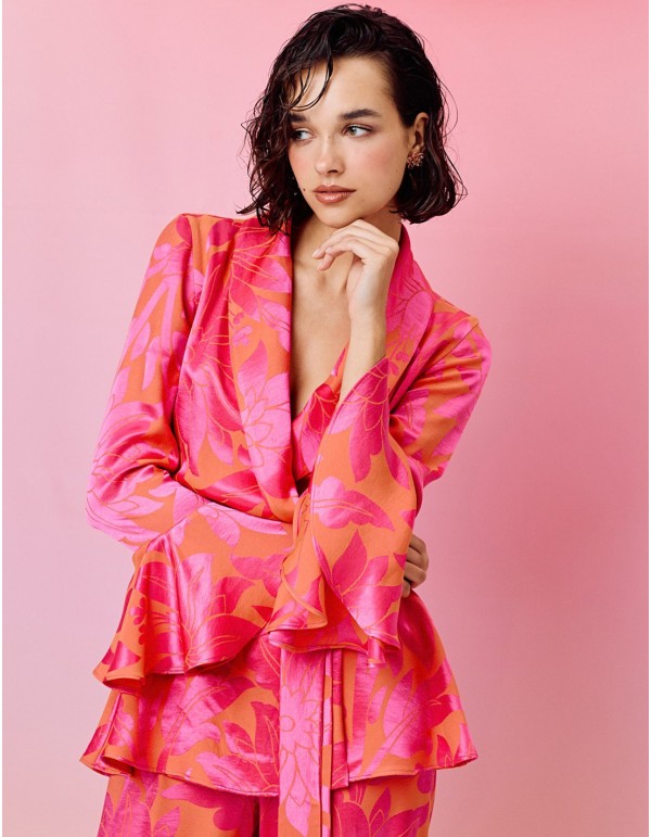 Blusa estilo blazer estampada con mangas acampanadas 2