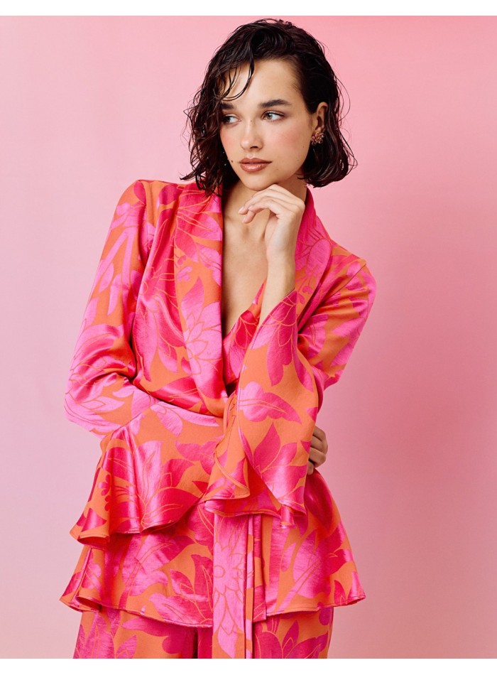 Blusa estilo blazer estampada con mangas...