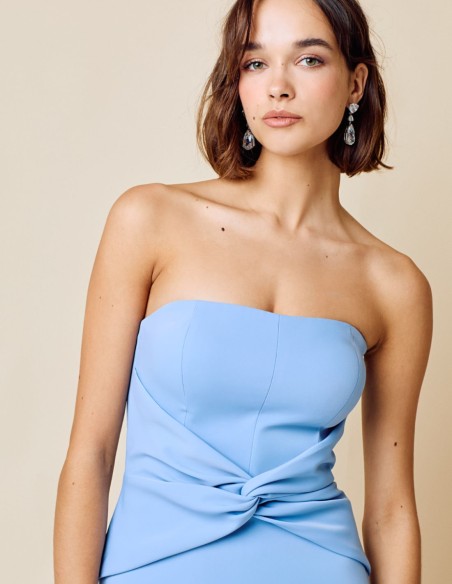 Robe longue de mariage avec ruchés et cape pour les invitées