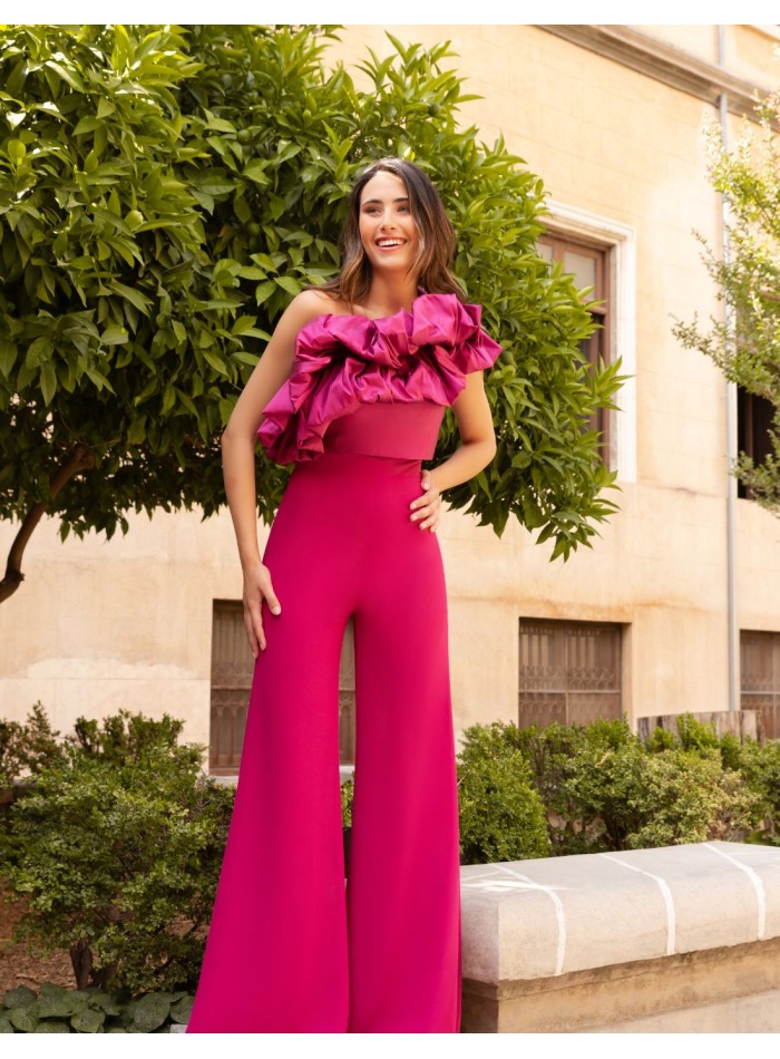 Conjunto top asimétrico con volante y pantalón...