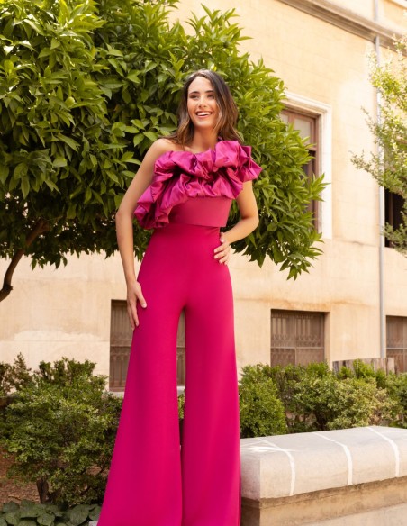 Conjunto top asimétrico con volante y pantalón largo recto