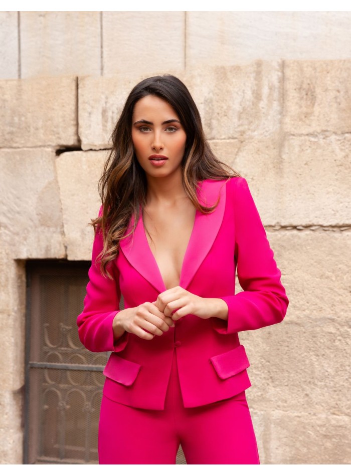 Traje de chaqueta con solapas y pantalón largo...