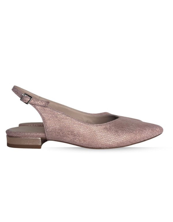 Flat ballerina in pale pink leather textured with heels