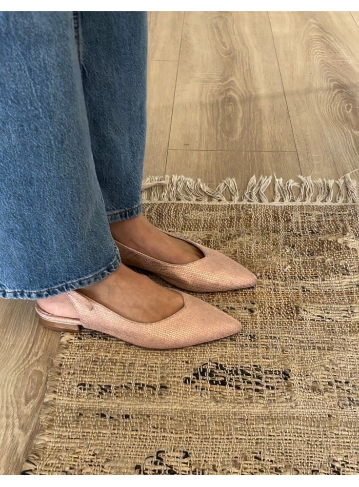 Bailarina plana de cuero rosa palo texturizado...