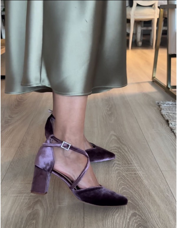 Zapato de fiesta morado de terciopelo con tacón ancho 2