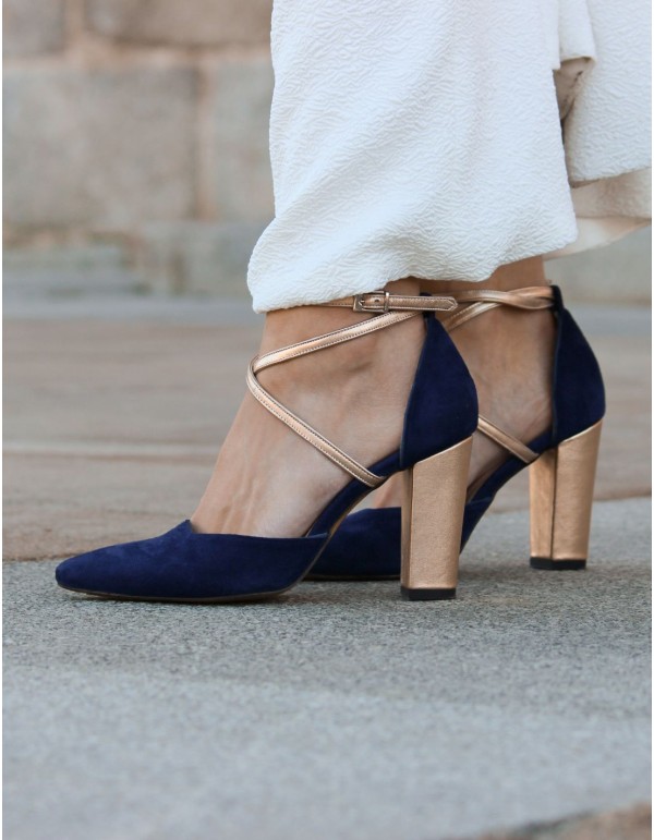 Chaussures en daim bleu marine avec détails dorés