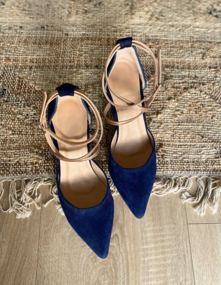 Chaussures en daim bleu marine avec détails dorés