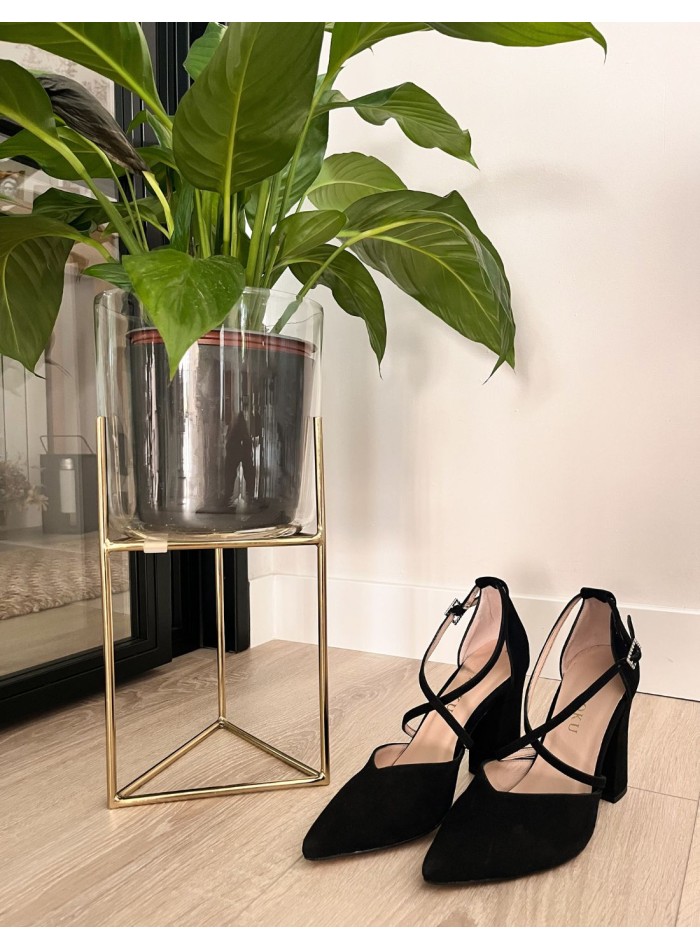 Zapato salón de ante negro con tiras cruzadas