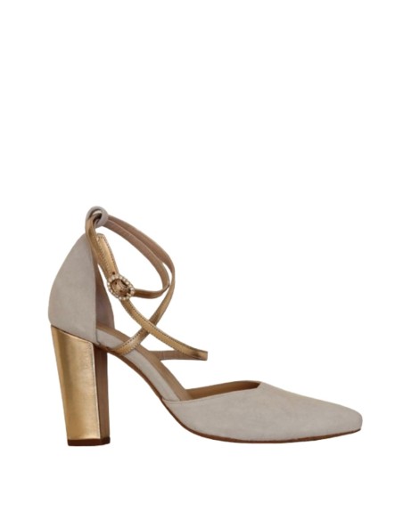 Chaussures en daim beige avec détails dorés