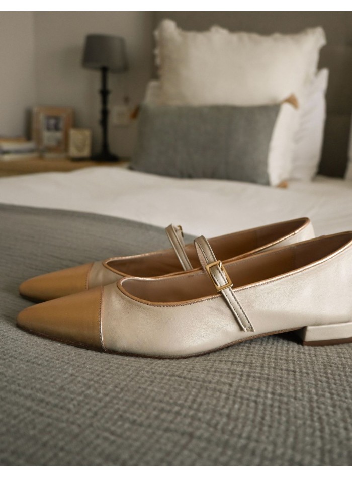 Bailarina de piel con detalles metalizados