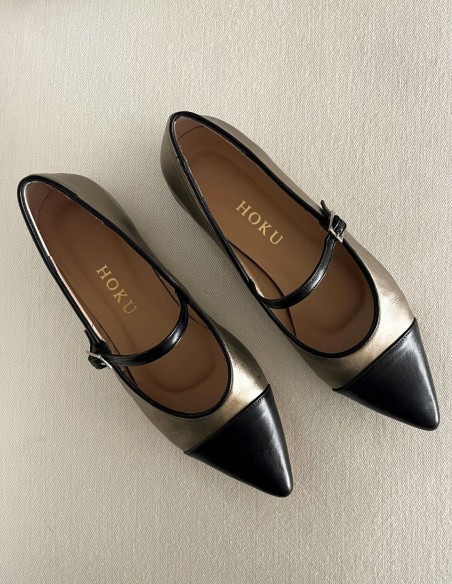 Ballerine en cuir avec détails métalliques