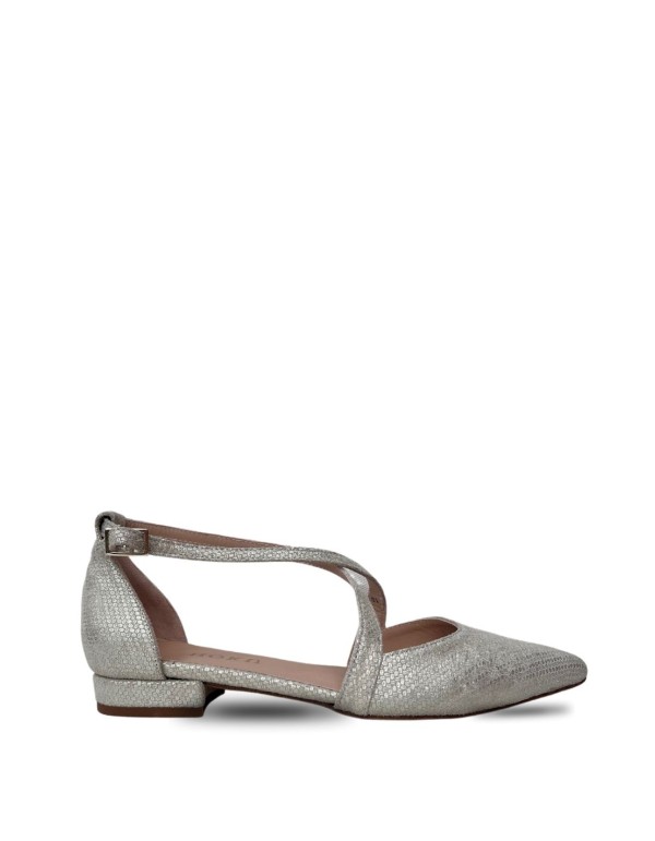 Flat leather ballerina flat with textured fabric