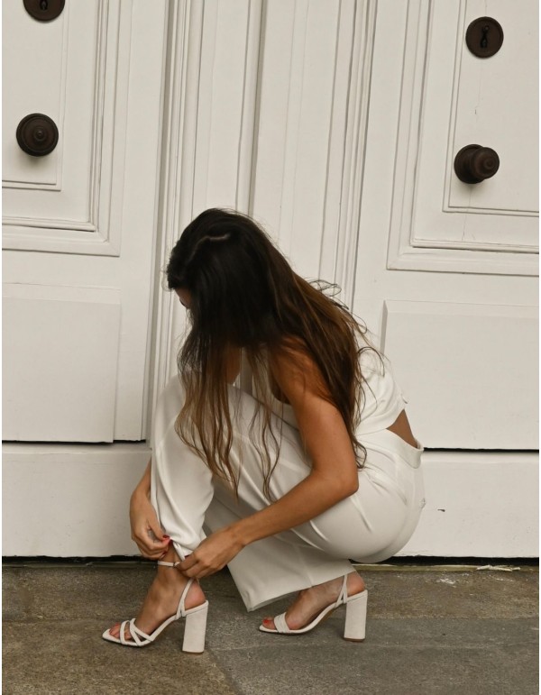 Sandalia de fiesta blanco roto con tacón cuadrado de ante 2