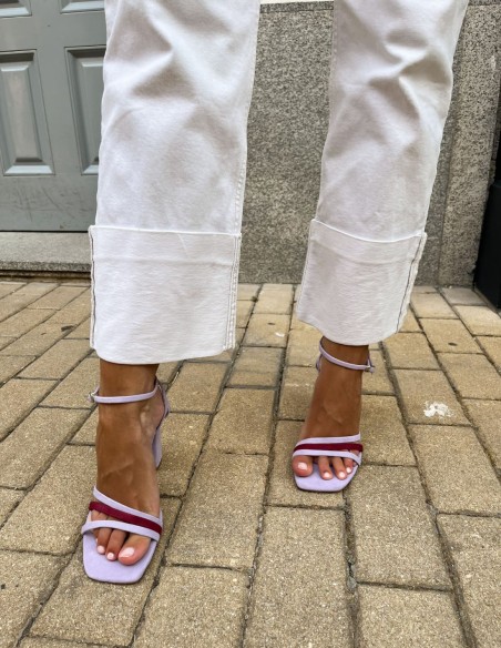 Sandale de fête bicolore avec lanières nouées à la cheville