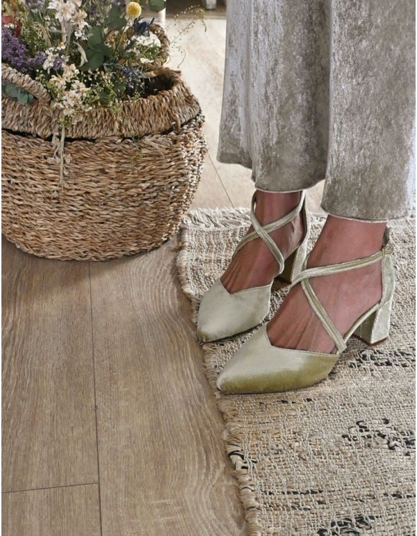 Zapato de fiesta verde de terciopelo con tacón ancho