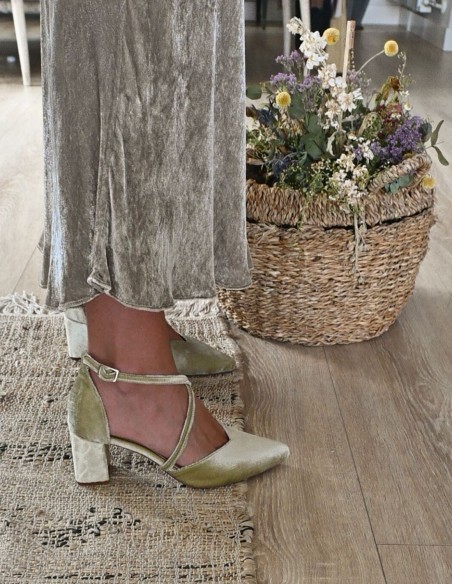 Zapato de fiesta verde de terciopelo con tacón ancho