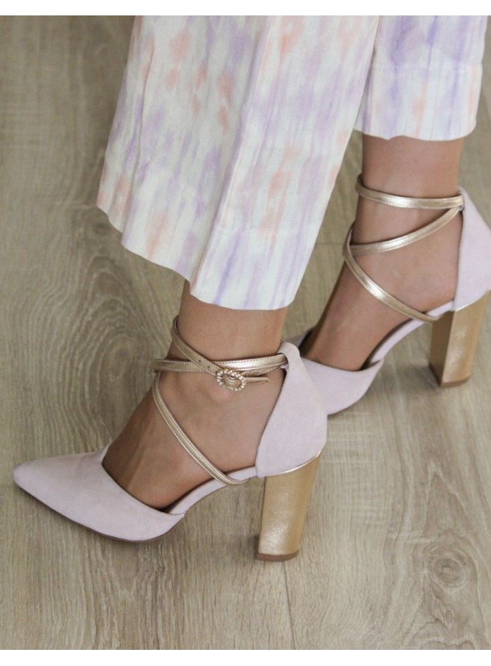 Pink suede party shoe with golden details