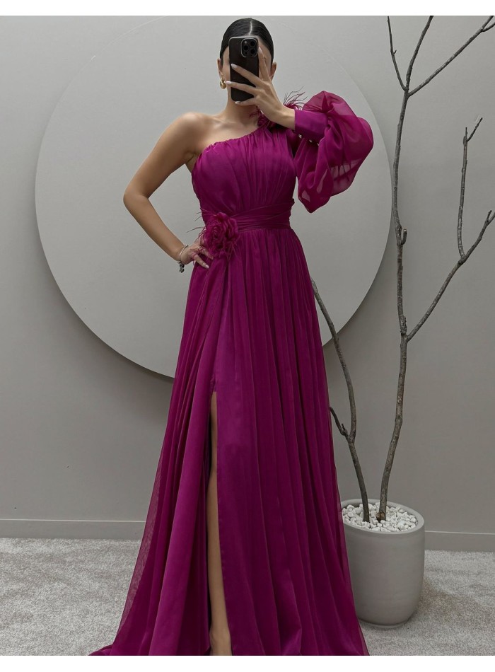 Robe longue d'invité avec épaule asymétrique et...