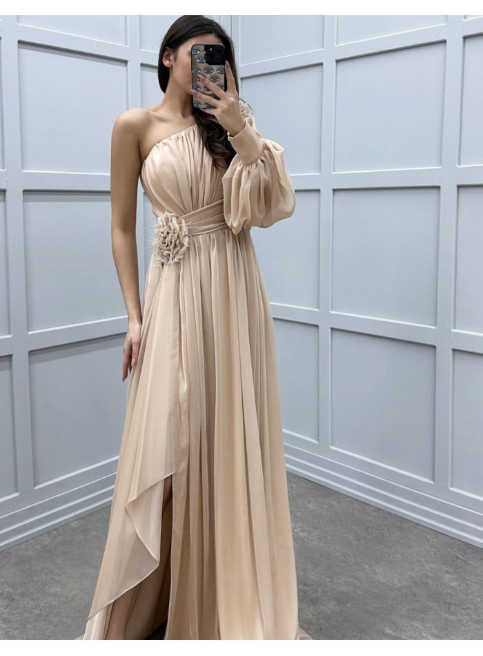 Robe longue d'invité avec épaule asymétrique et...