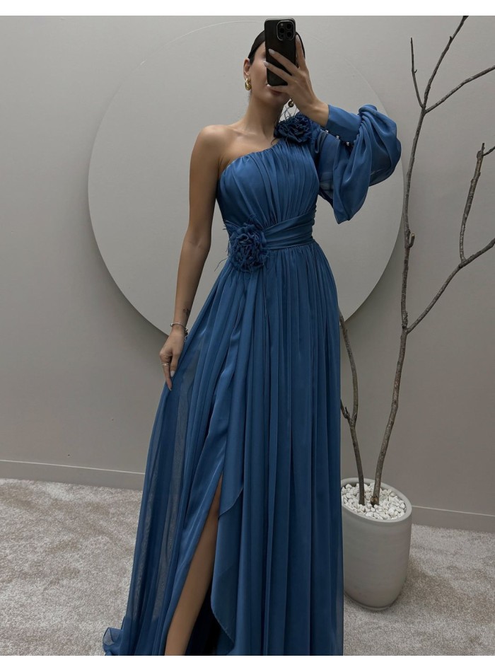 Robe longue d'invité avec épaule asymétrique et...