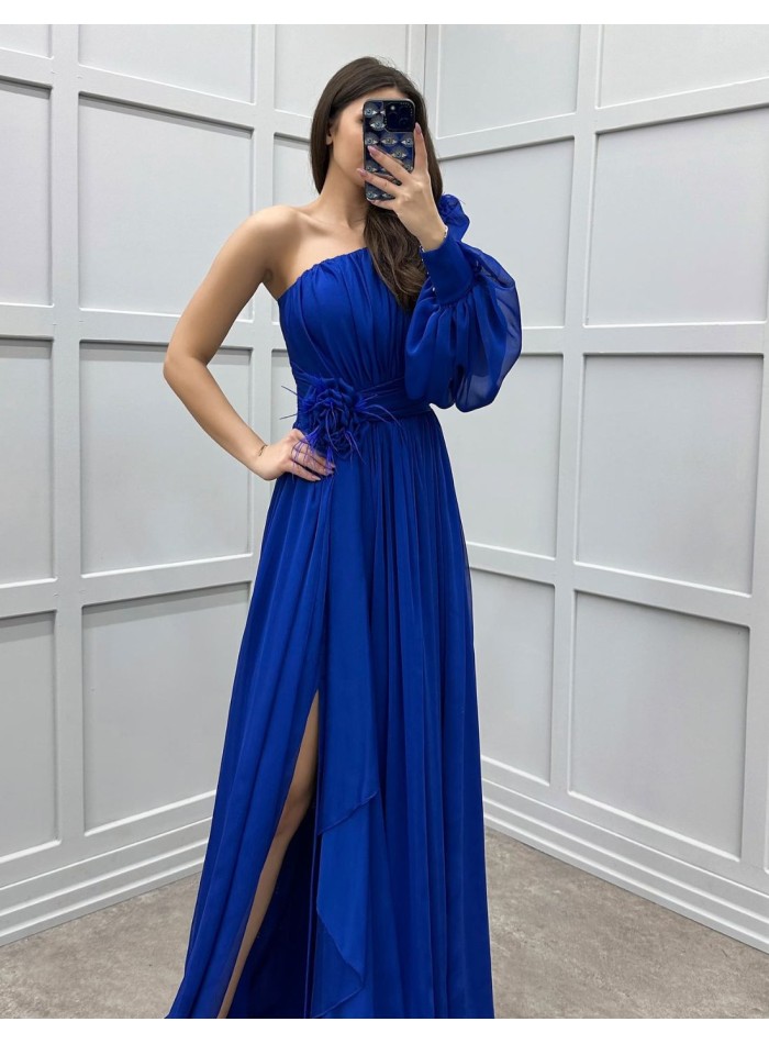 Robe longue d'invité avec épaule asymétrique et...