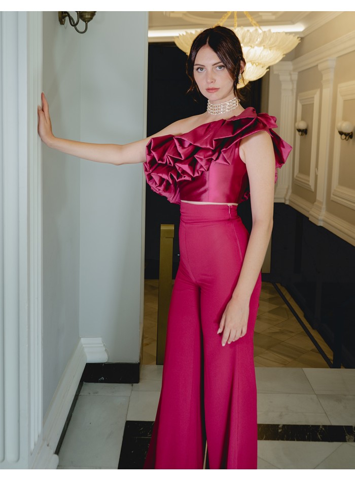 Ensemble top asymétrique à volants et pantalon...