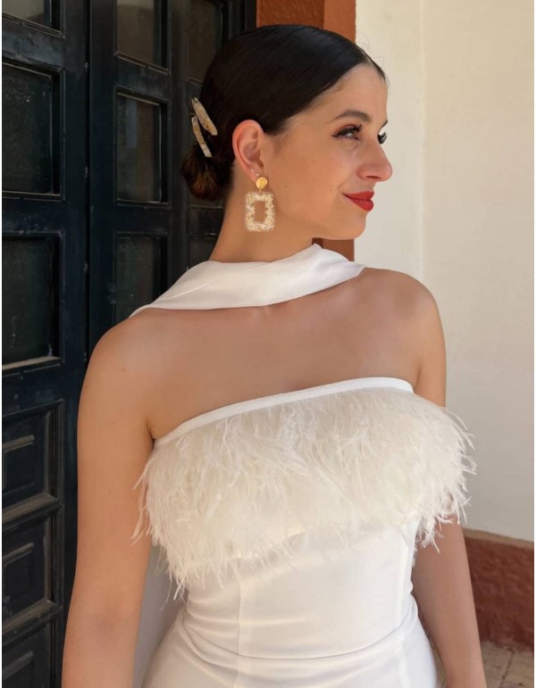 Vestido largo de fiesta con escote palabra de honor y plumas - Zaira di Vielma 2