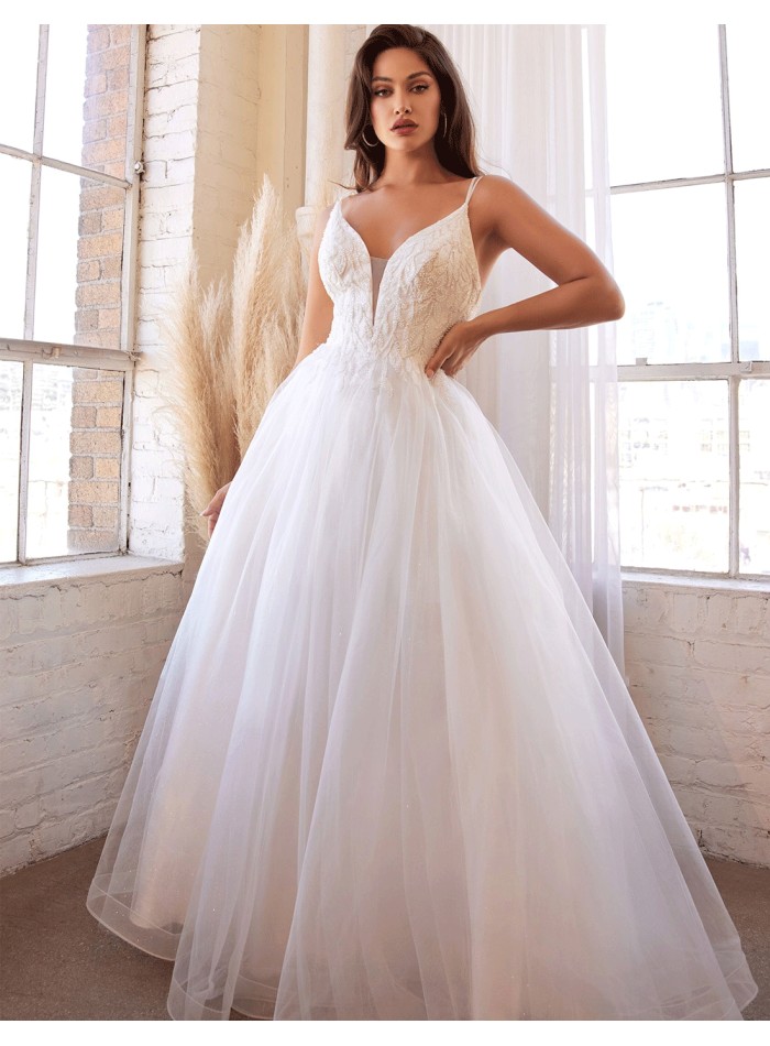 Vestido de novia con corpiño de pedrería y falda de tul