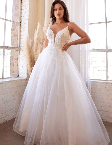 Vestido de novia con corpiño de pedrería y falda de tul